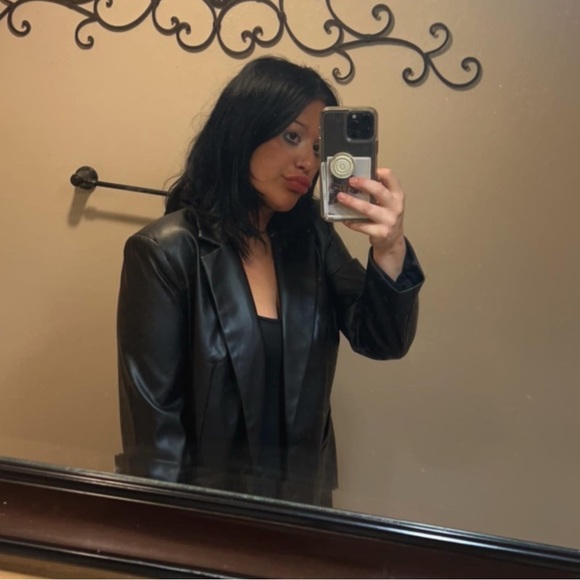 Meet your Posher, Andrea - Picture 5 of 5